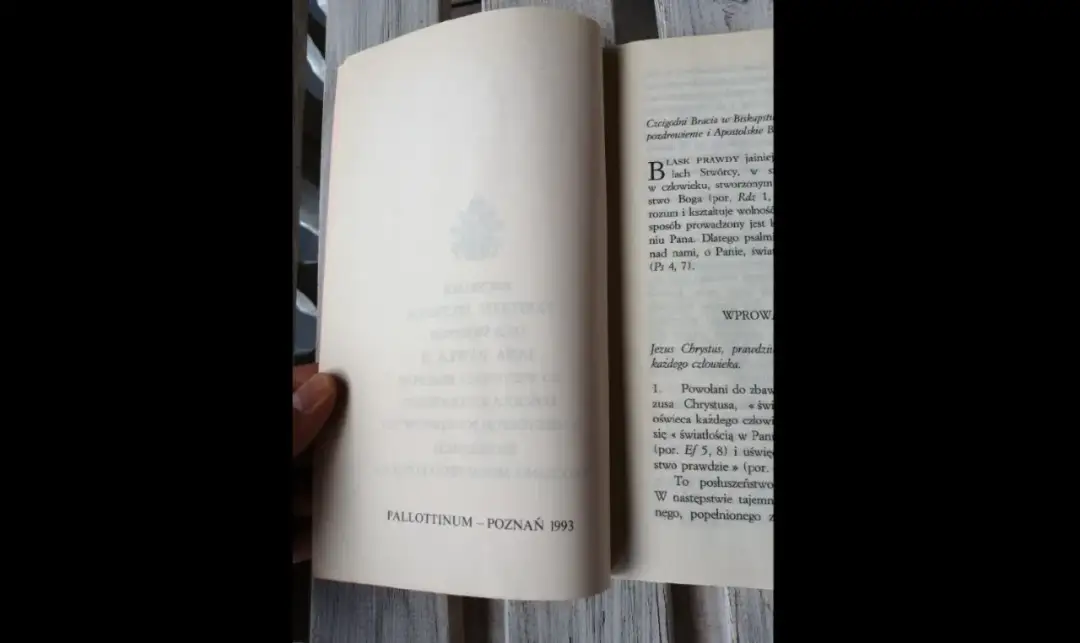 Jan Paweł II o demokracji: jak wartości kształtują system polityczny