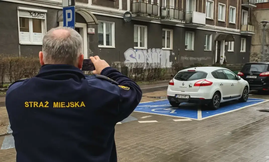 Miejsca dla niepełnosprawnych: Ile, jak i kto? Uniknij mandatu!