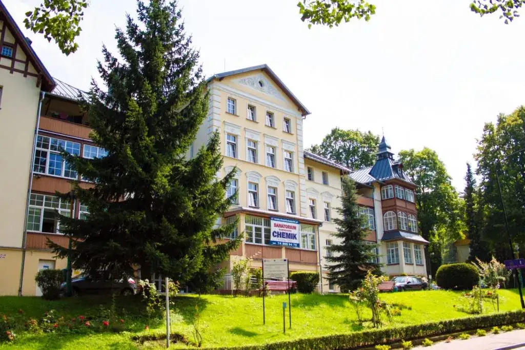 Sanatorium Wojciech Lądek Zdrój – historia, leczenie i komfortowe noclegi