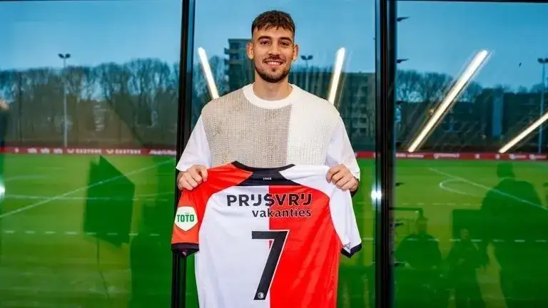 Jakub Moder statystyki: Zaskakujące osiągnięcia i forma w Feyenoord Jakub Moder statystyki: Zaskakujące osiągnięcia i forma w Feyenoord