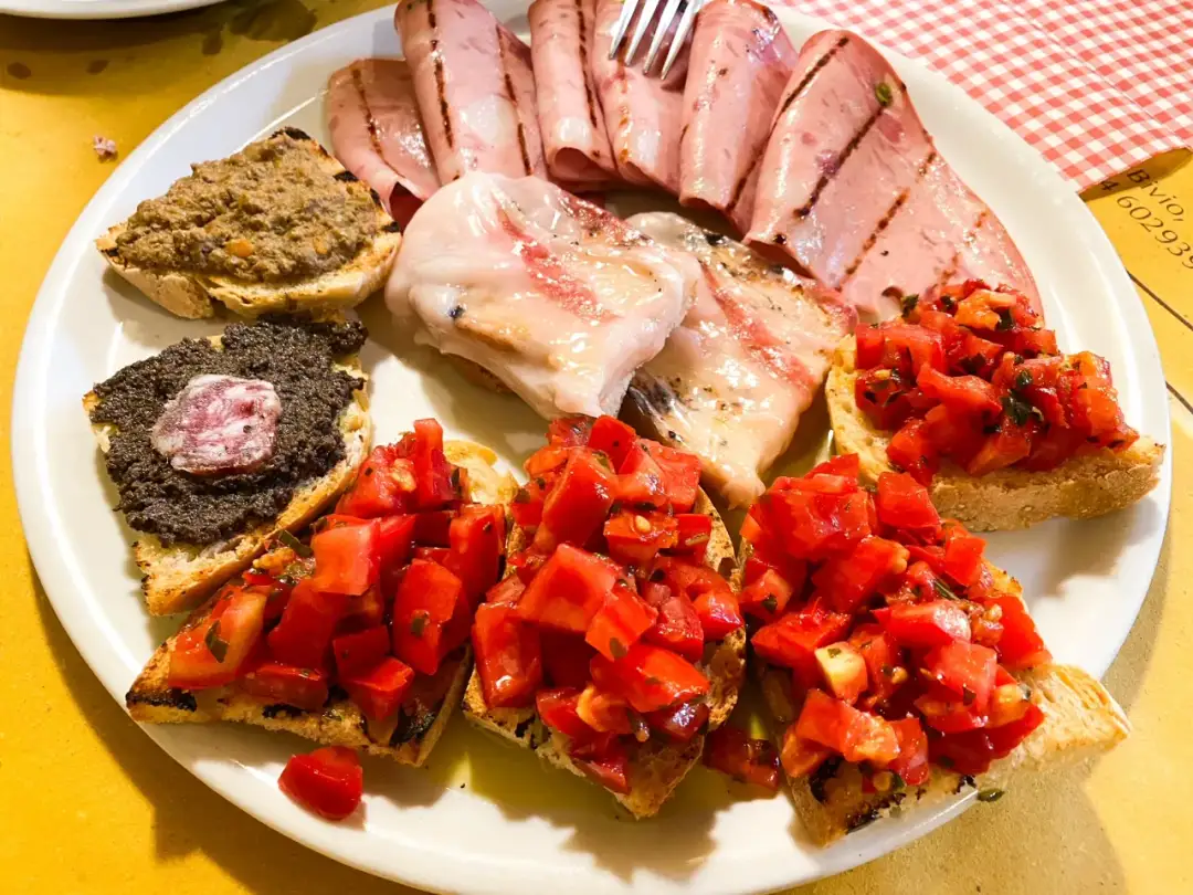 San Gimignano gdzie zjeść - najlepsze miejsca na pyszne jedzenie