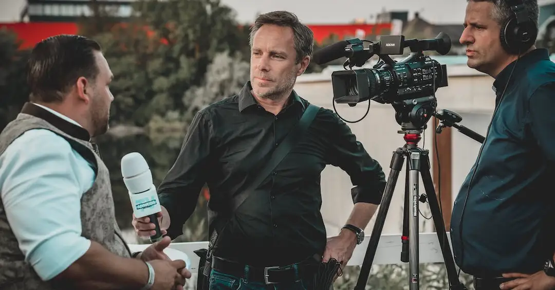 Dziennikarstwo a Prawo: Jak Unikać Problematycznych Sytuacji?