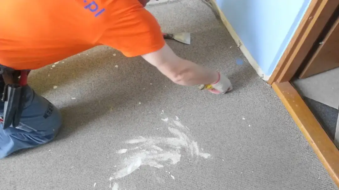 Jak zerwać wykładzinę dywanową szybko i bez problemów w 5 krokach