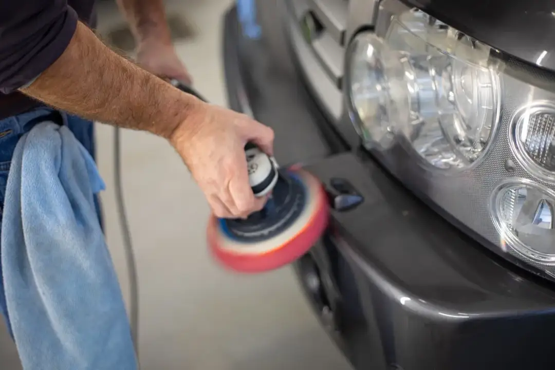 Koszty polerowania auta w Polsce: Ile naprawdę zapłacisz?