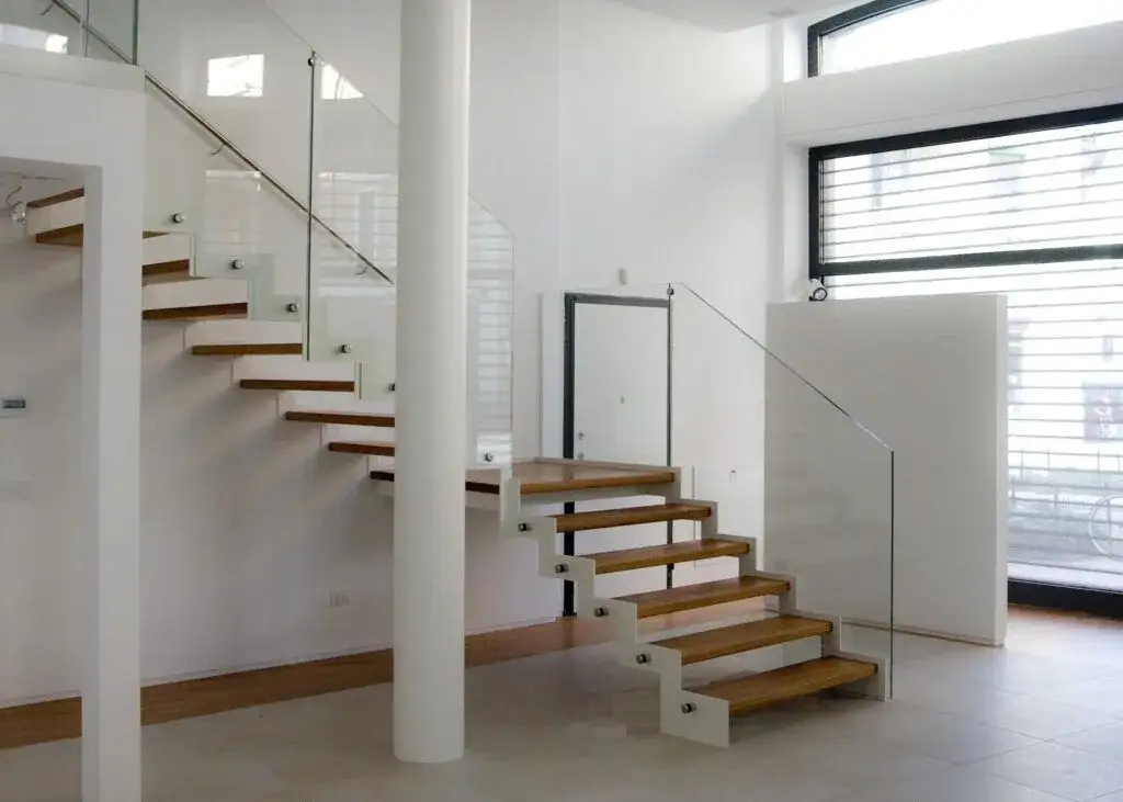 Ile kosztują szklane schody? Zaskakujące ceny i ukryte koszty