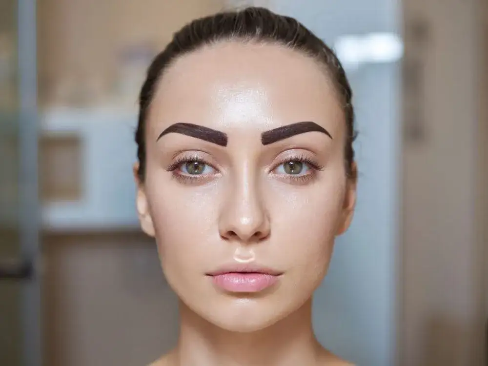 Brwi permanentne: Kiedy i jak bezpiecznie umyć? Poradnik Mileny Kowalskiej