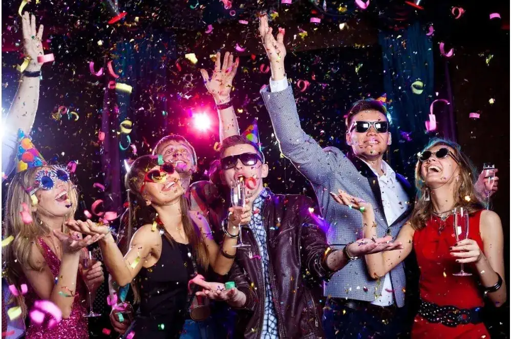 Impreza urodzinowa dla dorosłych: 5 inspiracji na niezapomniane party
