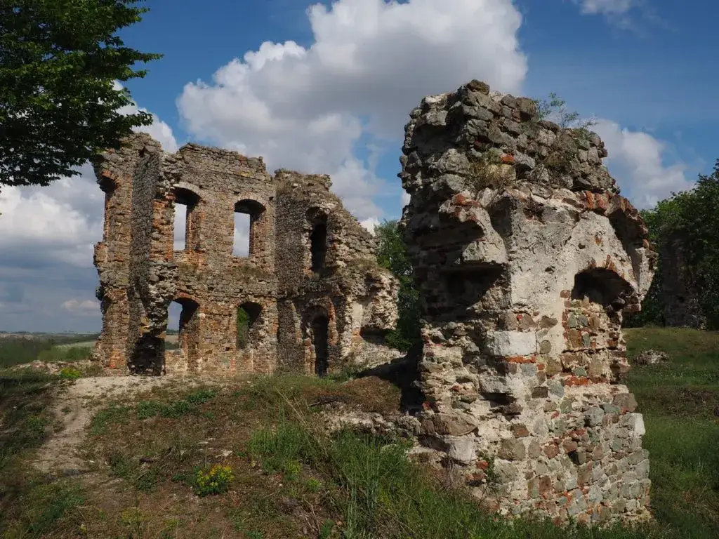 Zamek w Międzygórzu: Fascynująca historia i tajemnice ruin