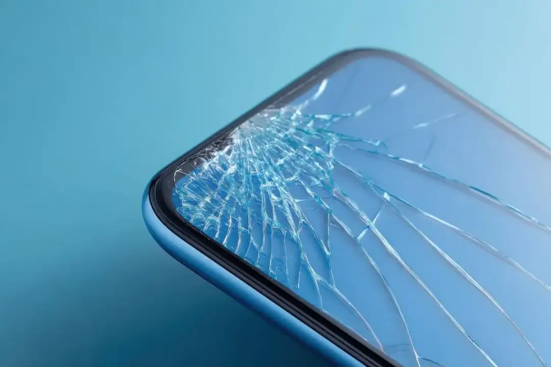 Tanie naprawy szyby w telefonie: Profesjonalne triki, które oszczędzą twój budżet