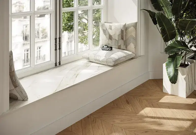 Jakie parapety wewnętrzne do białych okien wybrać, by uniknąć błędów?