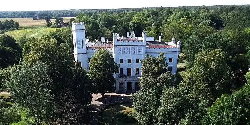 Pałac w Starej Wsi - historia, architektura i tajemnice tego miejsca