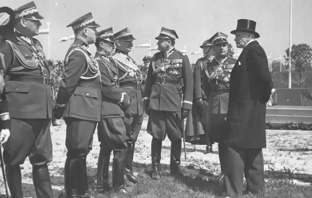 Wojsko Polskie generałowie: kluczowe postacie i ich wpływ na armię