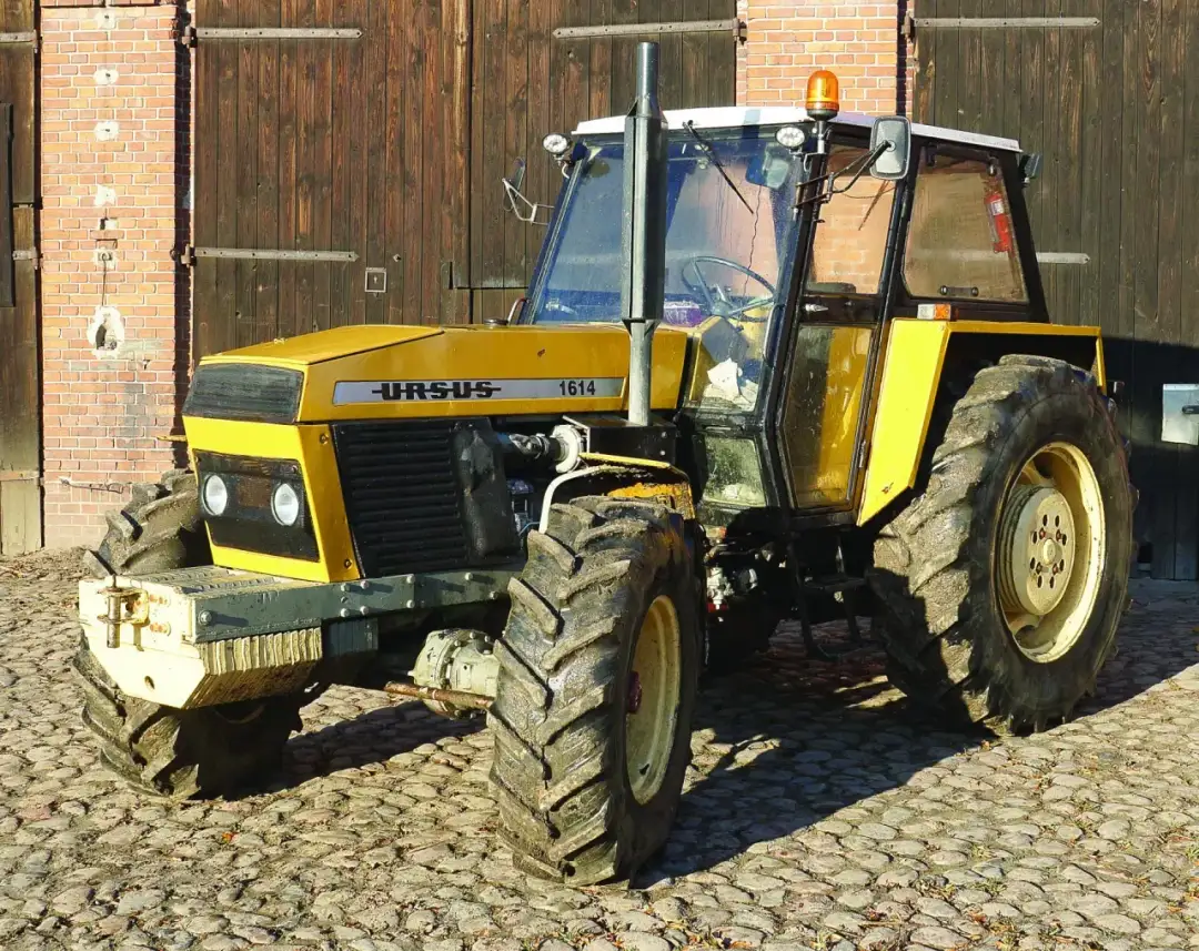 Jak sprawdzić historię ciągnika rolniczego i uniknąć oszustw