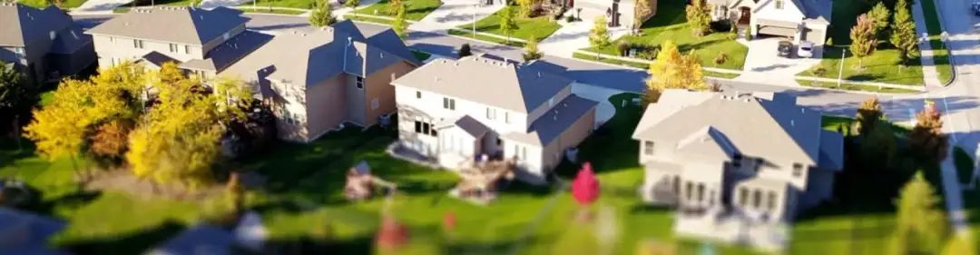 Jak zostać pośrednikiem nieruchomości i uniknąć najczęstszych błędów