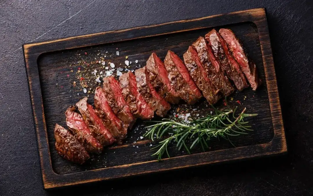 Z czym podawać wołowinę? Odkryj najlepsze dodatki i smaki