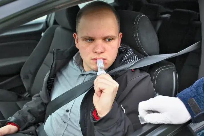 Kiedy policja robi test na narkotyki? Poznaj swoje prawa i obowiązki