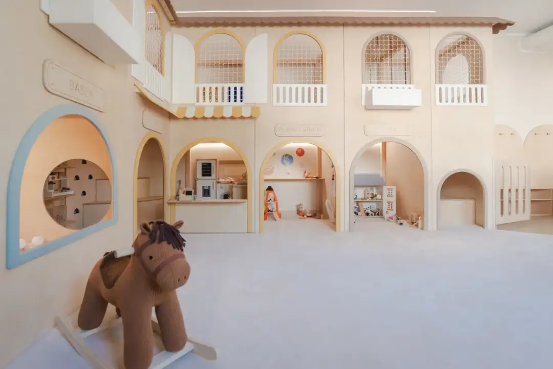 Najlepsi producenci małpich gajów w Polsce – wybierz bezpieczne rozwiązania