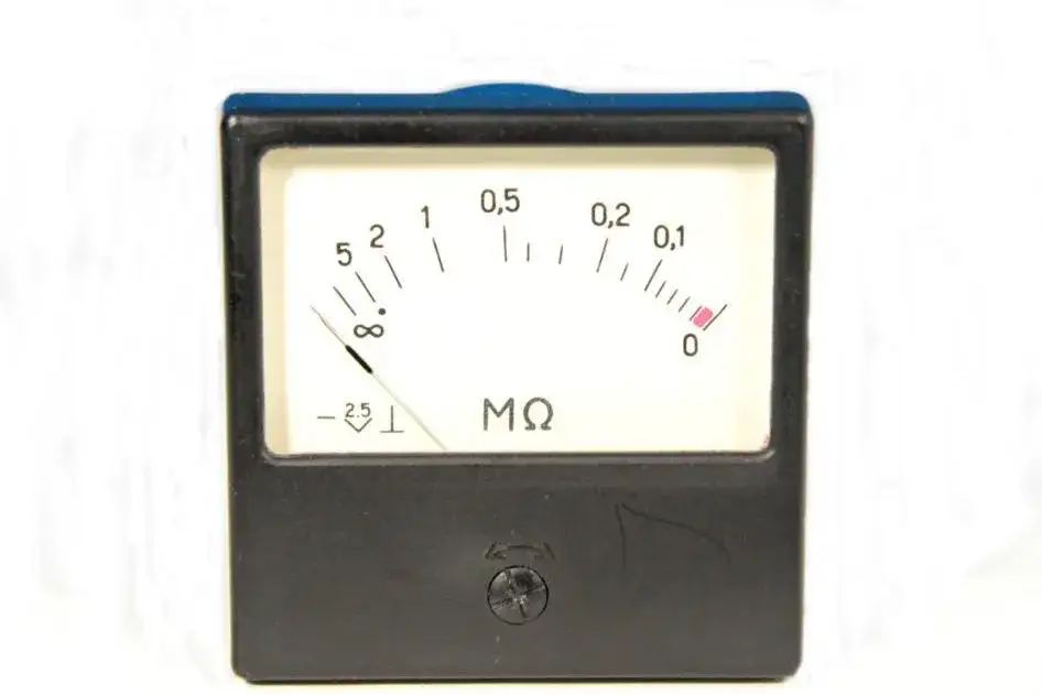 Megaomomierz i pomiar rezystancji izolacji: Twój przewodnik eksperta
