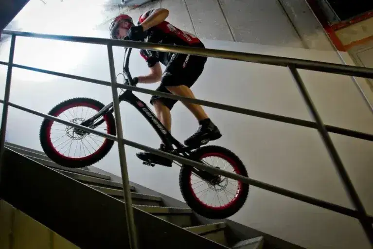 7 ukrytych zagrożeń na jakie szkodzi jazda na rowerze - tego nie wiedziałeś