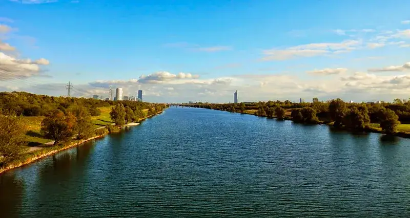 Jaka rzeka płynie przez Wiedeń? Odkryj tajemnice Dunaju