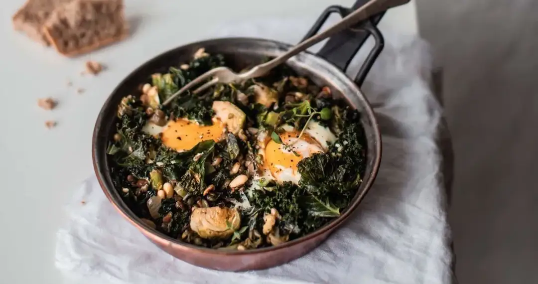 Co zrobić z jarmużu na obiad? Odkryj pyszne przepisy i pomysły Co zrobić z jarmużu na obiad? Odkryj pyszne przepisy i pomysły