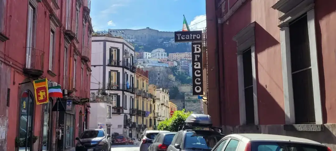 Czy w Neapolu jest bezpiecznie? Odkryj niebezpieczeństwa i porady