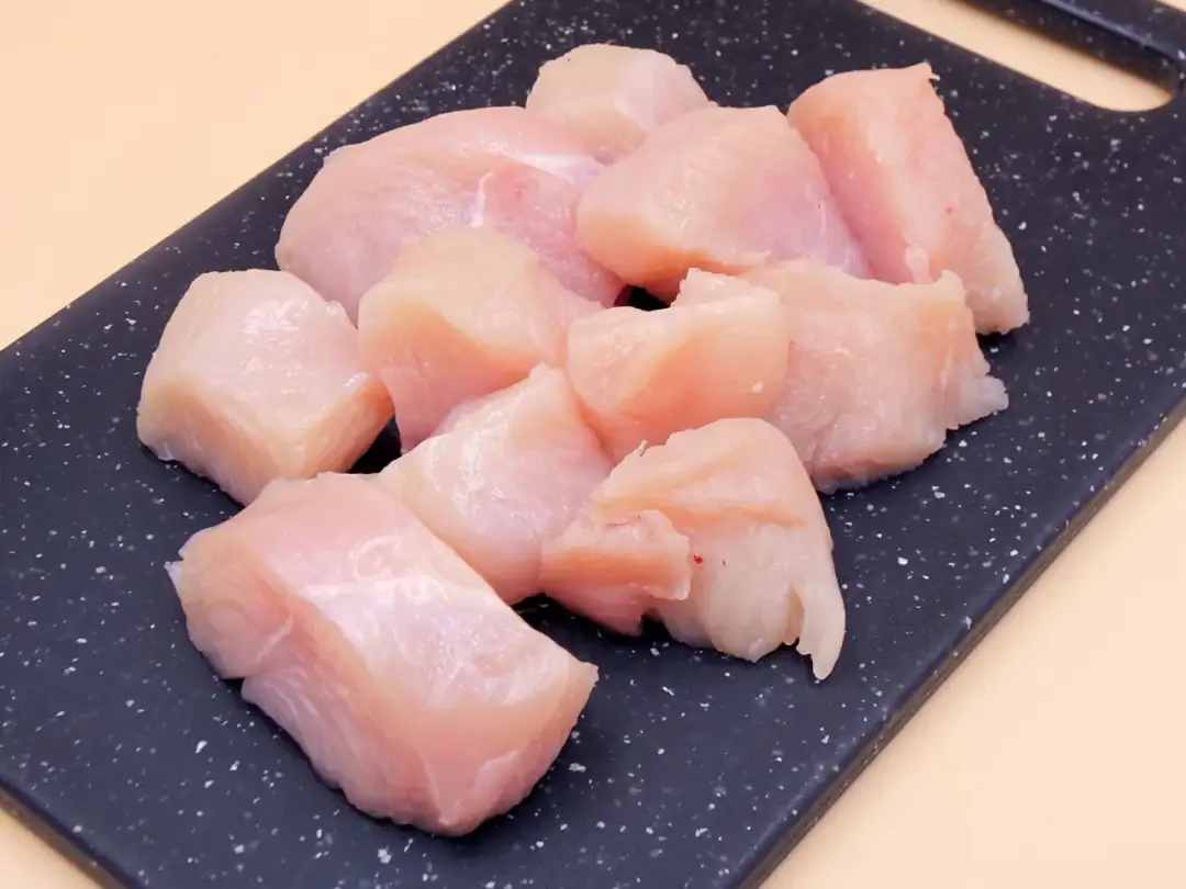 Jak bezpiecznie wyrzucić surowe mięso: Zasady i przepisy prawne