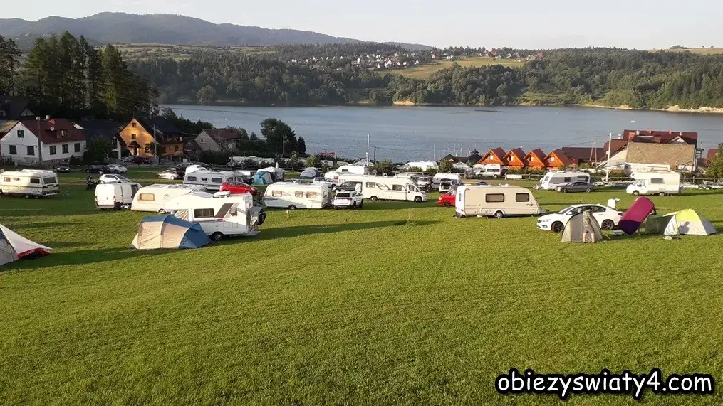 Najlepsze pola namiotowe nad jeziorem Czorsztyńskim - odkryj swoje miejsce na wypoczynek