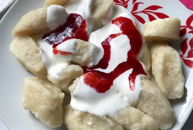 Jak zrobić kluski z serem - prosty przepis na pyszne danie domowe