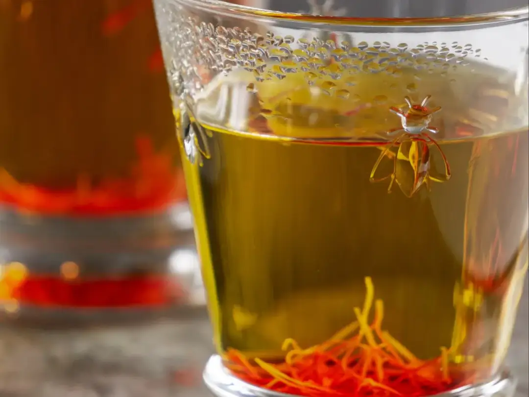 Jak zrobić najlepszą herbatę z szafranem - przepis na aromatyczny napar