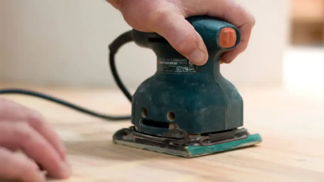 Jak wykorzystać stary parkiet: skuteczne metody renowacji i stylizacji