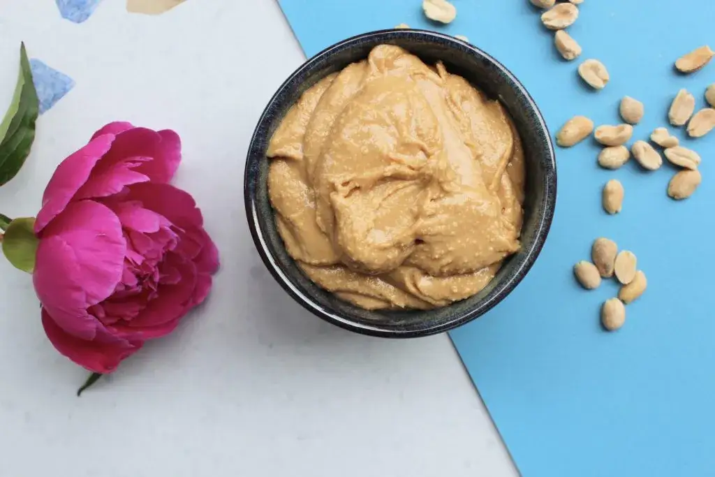 Jak zrobić fit masło orzechowe bez cukru – prosty przepis na zdrową przekąskę