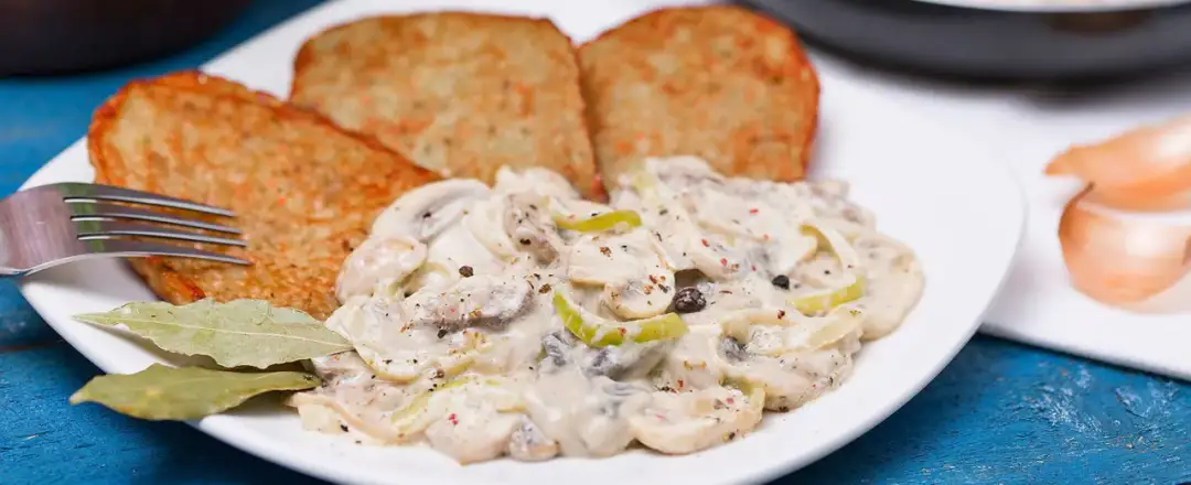 Z czym podawać placki ziemniaczane? Odkryj najlepsze dodatki!