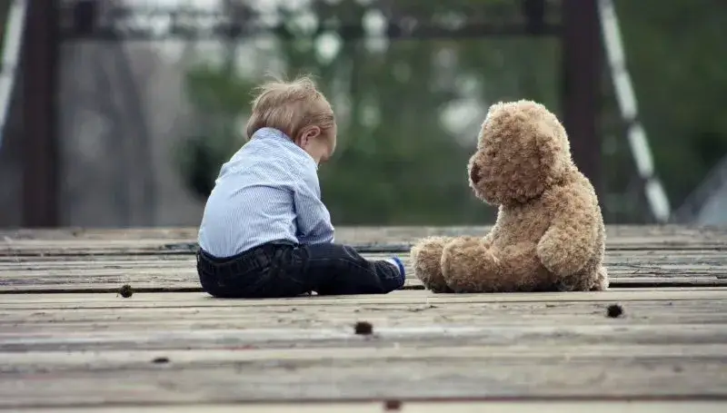 Gdzie oddać dziecko z autyzmem? Sprawdź najlepsze opcje wsparcia