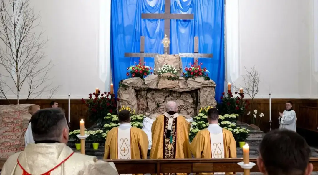 Czy w Wielką Sobotę jest msza? Odkryj, co naprawdę się dzieje