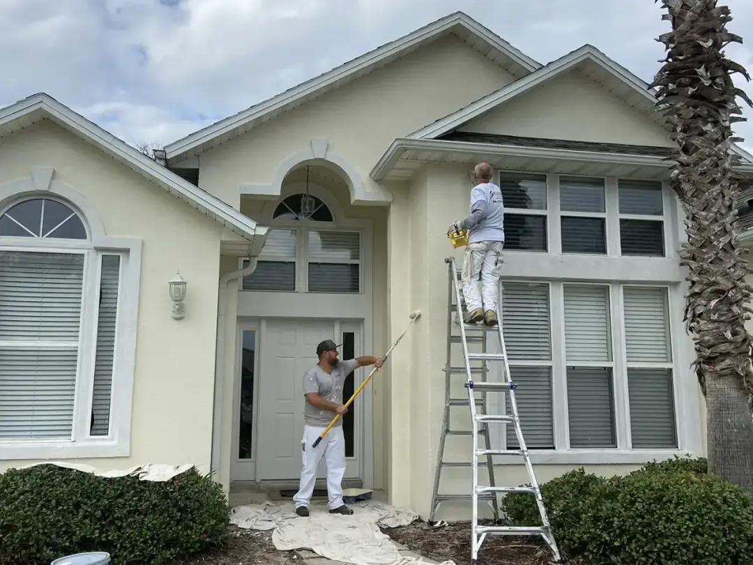 Czym czyścić parapety zewnętrzne, by przywrócić im blask i trwałość?