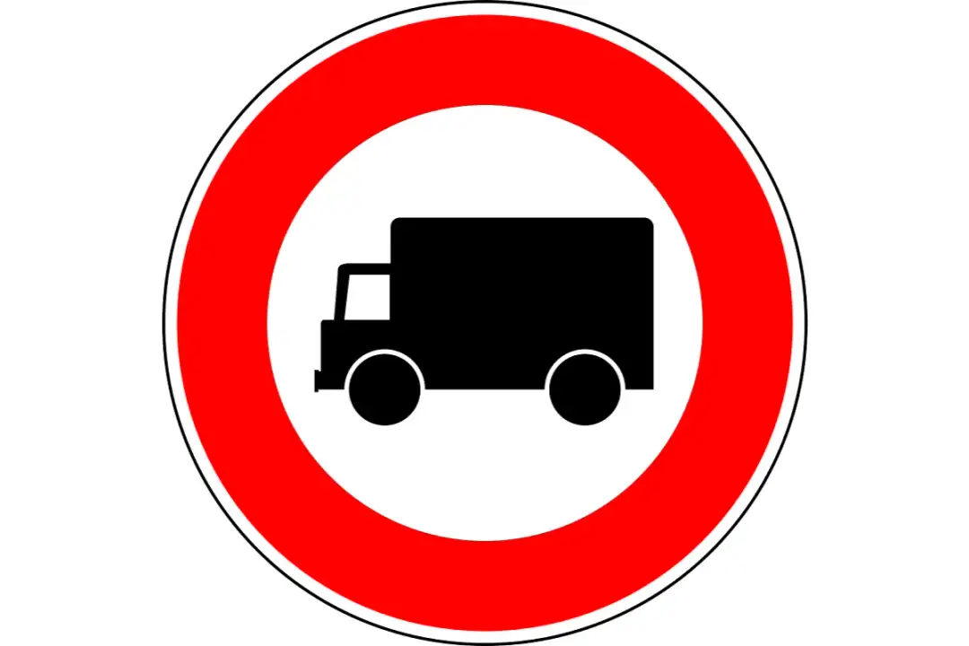 Czy ciężarówki mogą jeździć w weekend? Sprawdź ważne przepisy!