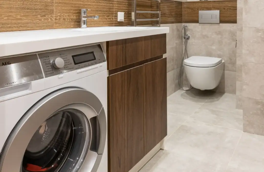 Zabudowa pralki w małej łazience: 5 sprytnych rozwiązań