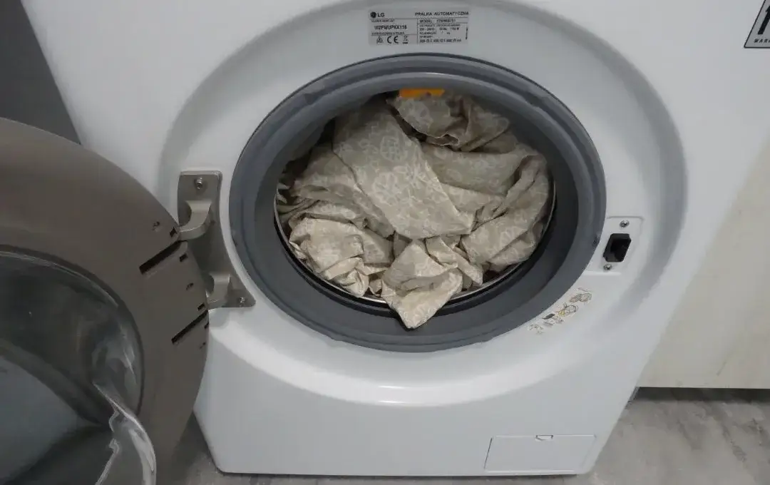 Czy płyn do prania można wlać do bębna? Uniknij zniszczeń ubrań!