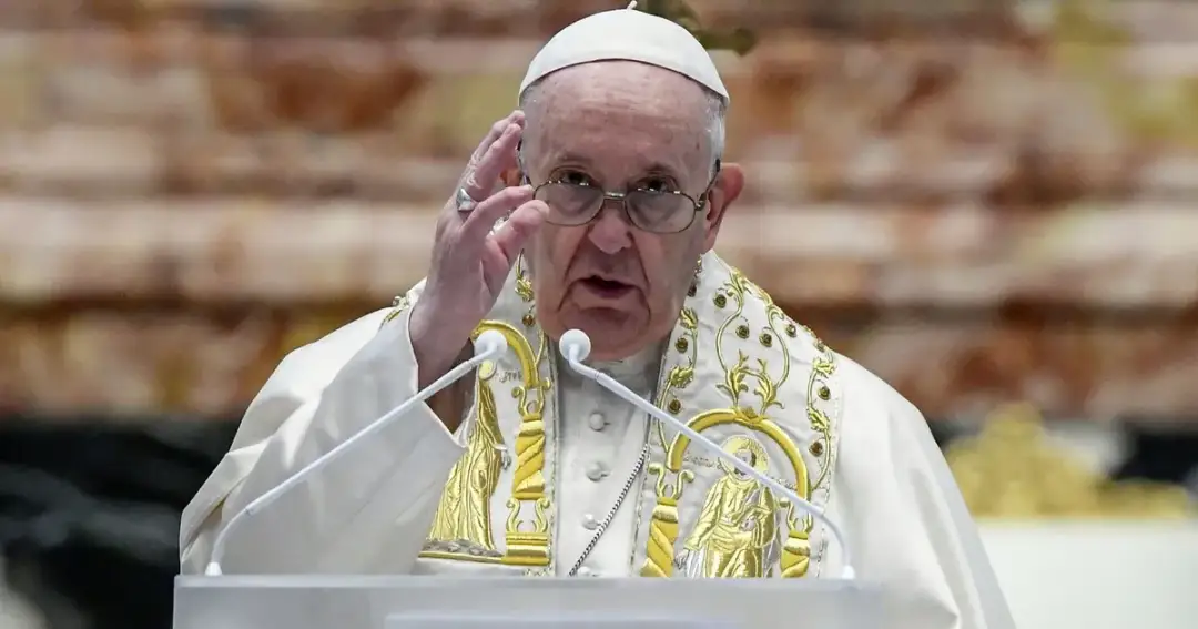 Ile zarabia papież? Zaskakujące fakty o jego dochodach i wsparciu