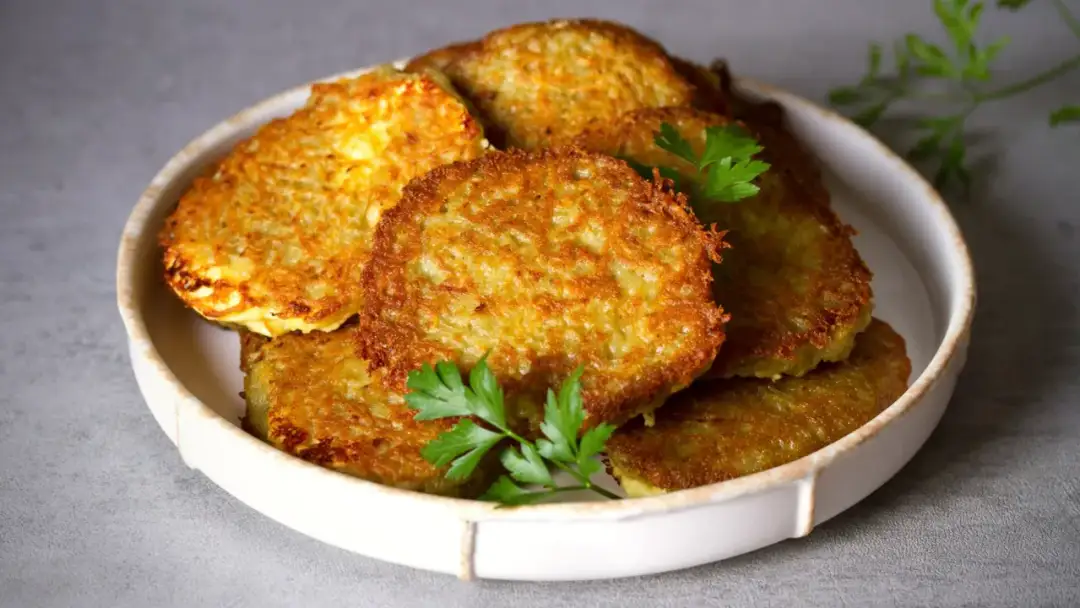 Jaką zupę do placków ziemniaczanych wybrać, aby zachwycić smakiem?