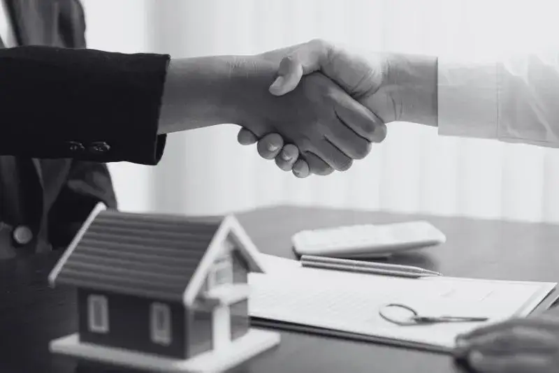 Ile bierze notariusz za kupno mieszkania? Zaskakujące koszty do poznania