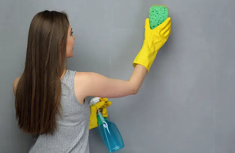 Czym umyć ściany przed malowaniem, aby uniknąć smug i zacieków?