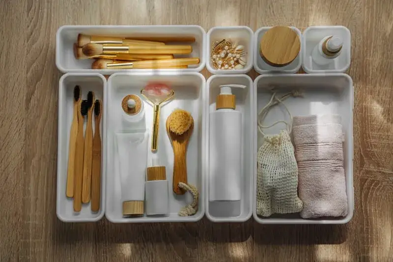 Jak zrobić organizer na kosmetyki z recyklingu – proste i tanie pomysły