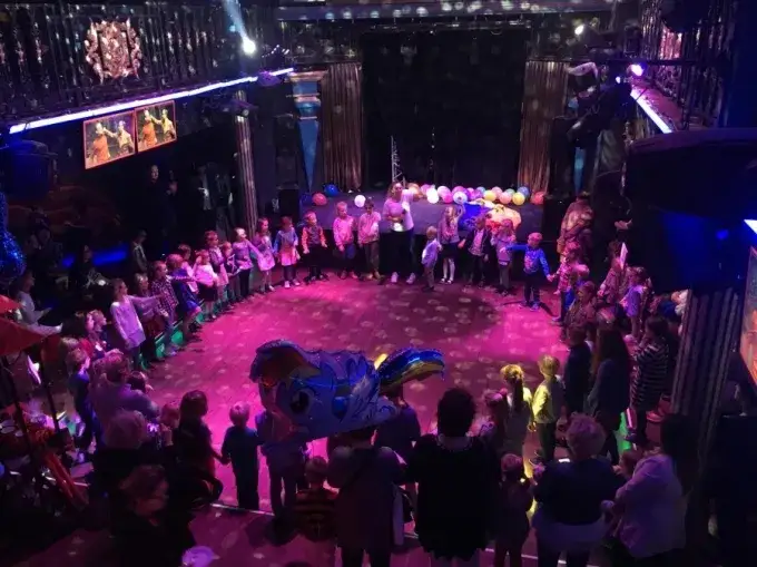 Gdzie zorganizować urodziny w Warszawie? Sprawdź najlepsze miejsca dla znajomych!