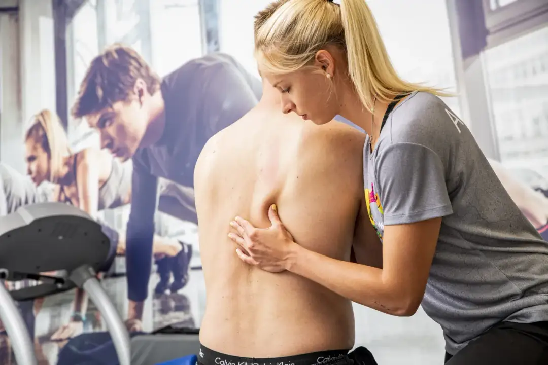 Ile trwa rehabilitacja kręgosłupa lędźwiowego? Poznaj kluczowe czynniki