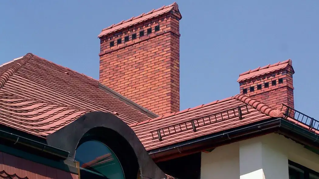 Jaki komin do kominka? Uniknij błędów i wybierz najlepszy materiał