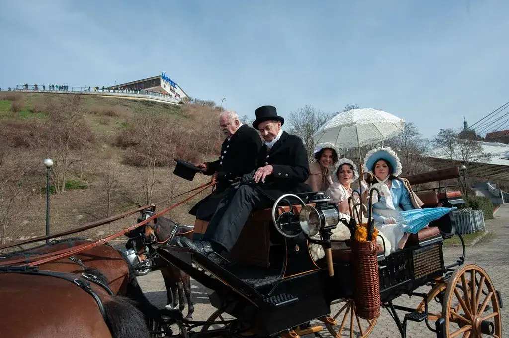 Damy i huzary spektakl - poznaj zaskakujące szczegóły i recenzje