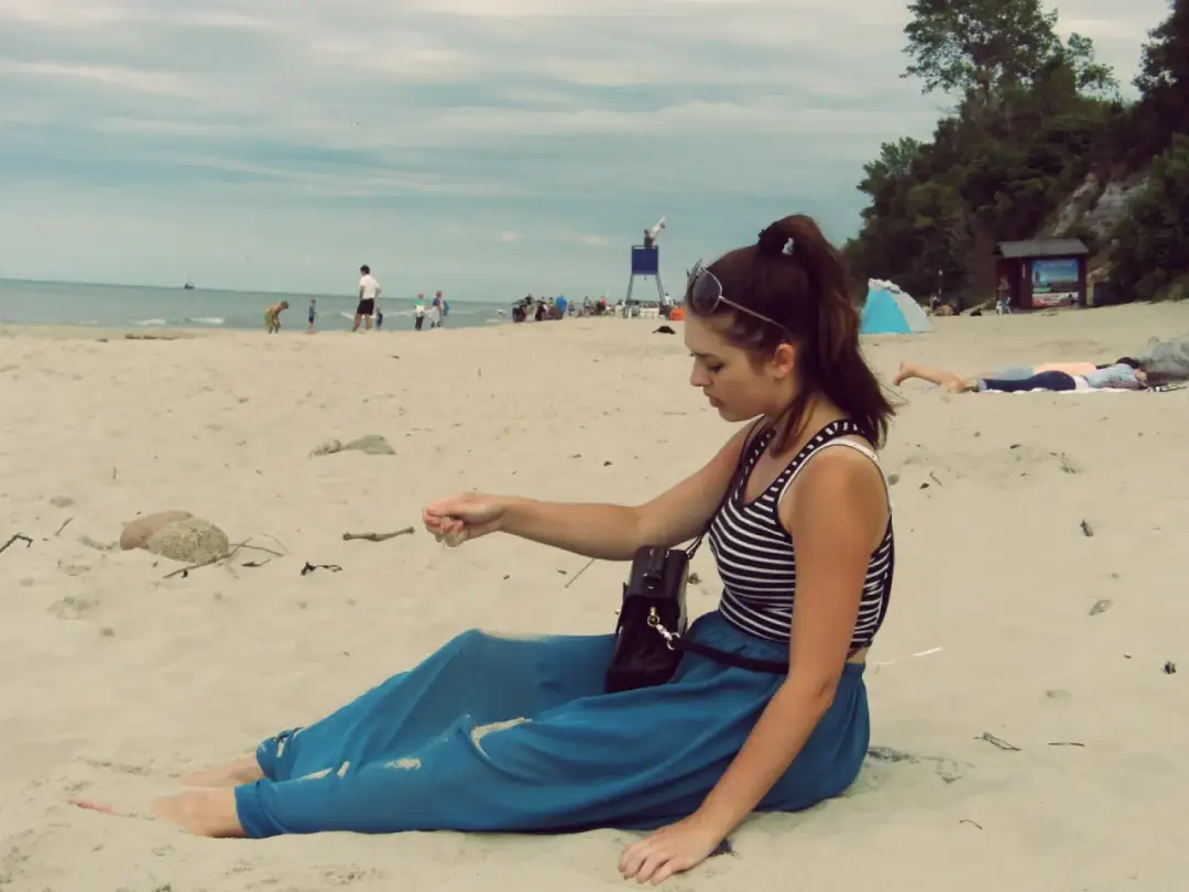 Jak się ubrać na 20 stopni nad morzem, by czuć się komfortowo?