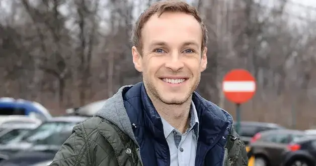 Ile lat ma Artur Chamski? Poznaj wiek i karierę aktora